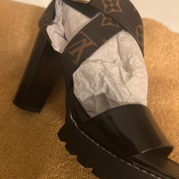 Very stylish inspired block heels platform - Picture 11 of 15